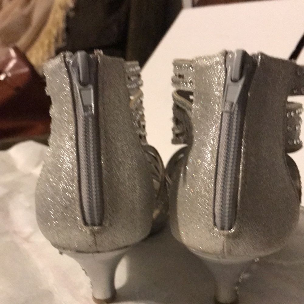Little Girls Rhinestone Sandals - Picture 3 of 7